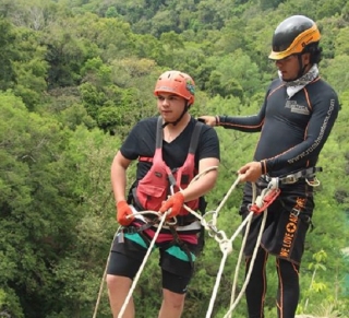  lezione di discesa in corda doppia 